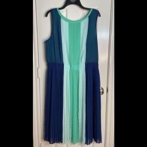 Beautiful and flattering dress. Size 16. Great condition. Liz Claiborne